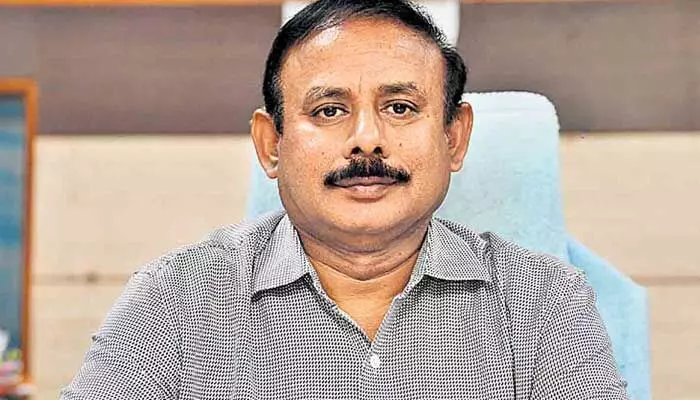 ఇరిగేషన్ మాజీ ఈఎన్సీ హరిరామ్ అరెస్ట్.. అక్రమ ఆస్తులు వివరాలు తెలిస్తే నోరెళ్లబెట్టడం ఖాయం! ఇరిగేషన్ మాజీ ఈఎన్సీ హరిరామ్ అరెస్ట్.. అక్రమ ఆస్తులు వివరాలు తెలిస్తే నోరెళ్లబెట్టడం ఖాయం!