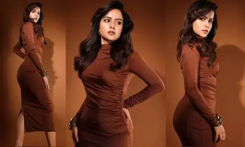 కర్లీ హెయిర్.. కిల్లర్ లుక్.. ట్రెండీ వేర్ లో వైష్ణవి చైతన్య గ్లామర్ షో