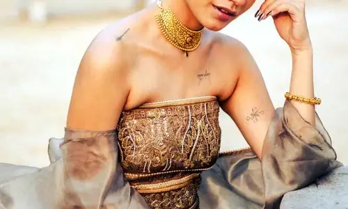 Priya Prakash Varrier: రెండు భారీ హిట్స్.. గ్లామర్ డోస్ పెంచేసిన యంగ్ హీరోయిన్