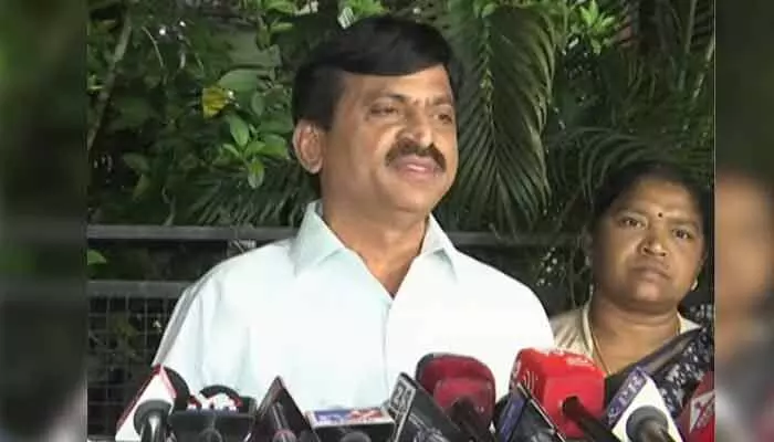 కేసీఆర్ ప్రసంగంపై మంత్రి పొంగులేటి శ్రీనివాస్ రెడ్డి కౌంటర్ అటాక్ కేసీఆర్ ప్రసంగంపై మంత్రి పొంగులేటి శ్రీనివాస్ రెడ్డి కౌంటర్ అటాక్