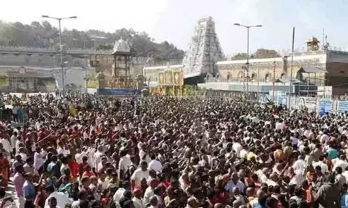 TTD: భారీగా పెరిగిన భక్తుల రద్ధీ.. శ్రీవారి సర్వదర్శనానికి ఎంత సమయం పడుతుందంటే..?
