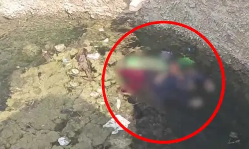sucide: బావిలో దూకి తల్లి, కుమార్తె ఆత్మహత్య?