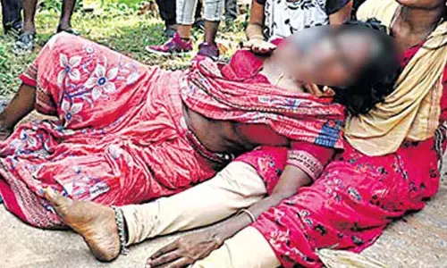 ఆస్తి కోసం దారుణం.. తల్లినీ, అక్కను చిత్రహింసలకు గురి చేసిన కుమారుడు