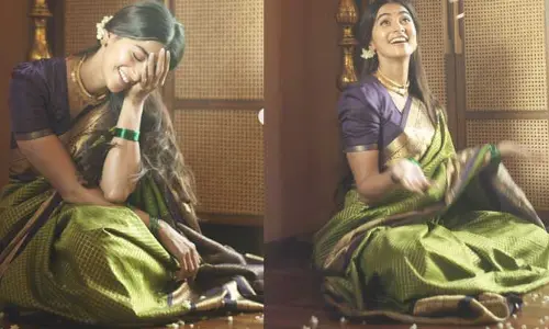 hegdepooja: పాతకాలపు 70 ఏళ్ల నాటి అద్భుతమైన చీరలో బుట్టబొమ్మ.. చేతిలో మల్లెపువ్వులతో ఆకట్టుకుంటోన్న పోస్ట్