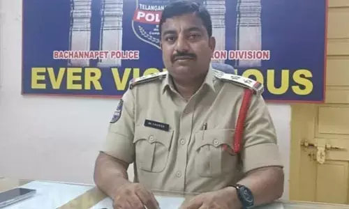 బైక్ అదుపుతప్పి ప్రమాదం.. వ్యక్తి మృతి