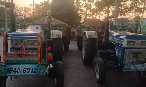 అక్రమంగా ఇసుక తరలిస్తున్న ట్రాక్టర్ల పై కేసు...