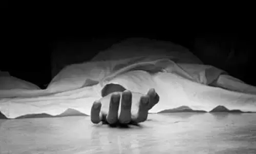 గడ్డి మందు తాగిన రైతు కుటుంబం.. తీవ్ర విషాదం