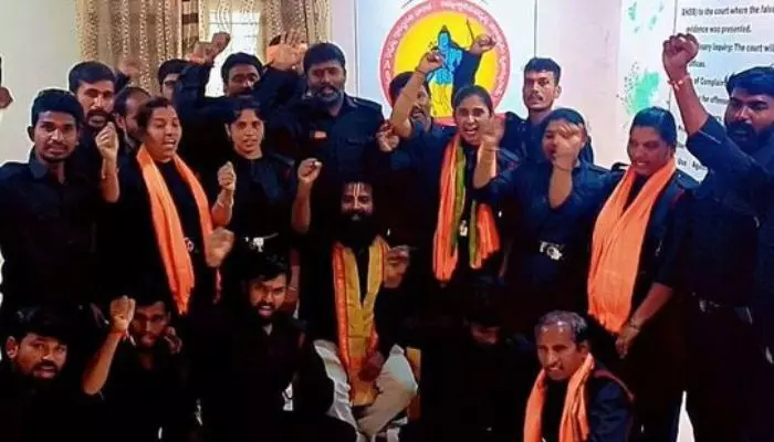 పహల్గామ్ ఉగ్రదాడిపై రామరాజ్యం వీరరాఘవరెడ్డి సంచలన వ్యాఖ్యలు పహల్గామ్ ఉగ్రదాడిపై రామరాజ్యం వీరరాఘవరెడ్డి సంచలన వ్యాఖ్యలు