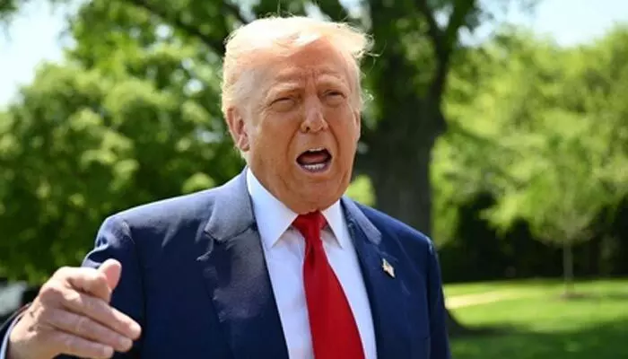 Trump: త్వరలోనే భారత్తో ట్రేడ్ డీల్.. అమెరికా అధ్యక్షుడు డొనాల్డ్ ట్రంప్ Trump: త్వరలోనే భారత్తో ట్రేడ్ డీల్.. అమెరికా అధ్యక్షుడు డొనాల్డ్ ట్రంప్