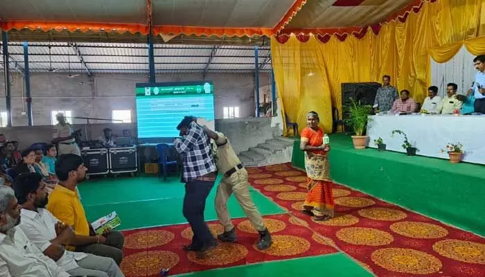 భూభారతి అవగాహన సదస్సులో రైతు ఆత్మహత్యాయత్నం భూభారతి అవగాహన సదస్సులో రైతు ఆత్మహత్యాయత్నం