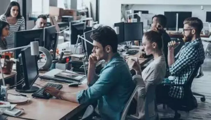 Jobs: ఈ ఏడాది ఉద్యోగాలు మారడం ఖాయం Jobs: ఈ ఏడాది ఉద్యోగాలు మారడం ఖాయం
