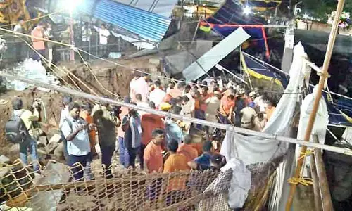 Simhachalam: ఆ కుటుంబంలో తీరని విషాదం.. సింహాచలం ఘటనలో తల్లి, భార్య, మేనత్త సహా యువకుడి దుర్మరణం