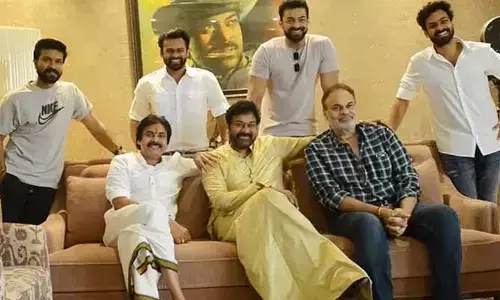 ఒకే ఫ్రేమ్‌లో దర్శనమిచ్చిన నలుగురు మెగా హీరోస్.. ఎంత చూడముచ్చటగా ఉన్నారో అంటూ ఫ్యాన్స్ కామెంట్స్(వీడియో)