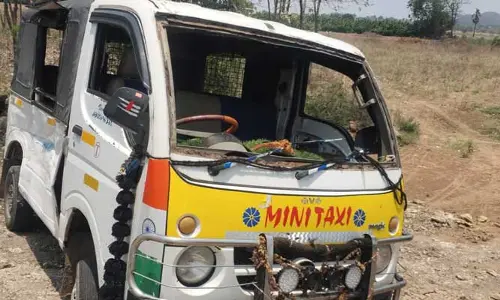 టాటా ఏస్ వాహనాన్ని ఢీకొన్న టిప్పర్.. పలువురికి గాయాలు