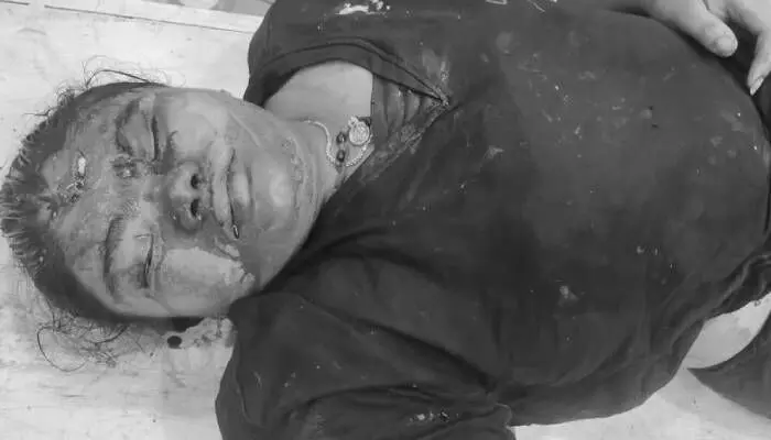 కామారెడ్డిలో విషాదం.. భవనంపై నుంచి దూకి యువతి ఆత్మహత్య కామారెడ్డిలో విషాదం.. భవనంపై నుంచి దూకి యువతి ఆత్మహత్య