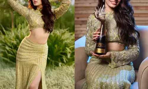 ఆ అవార్డు అందుకున్న మెగా బ్యూటీ.. చాలా హ్యాపీగా ఉందంటూ హాట్ ఫొటోస్ పోస్ట్.. కంగ్రాట్స్ చెబుతున్న ఫ్యాన్స్