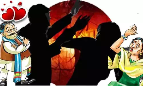 హగ్ ఇస్తావా..? ముద్దు ఇస్తావా..? కామంతో రెచ్చిపోయిన పొలిటికల్ లీడర్