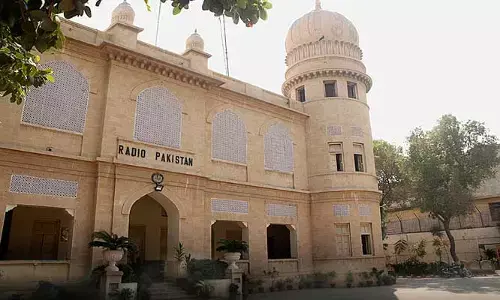 Pakistan : పాకిస్తాన్‌ మరో సంచలన నిర్ణయం... బాలీవుడ్ పాటలపై నిషేధం
