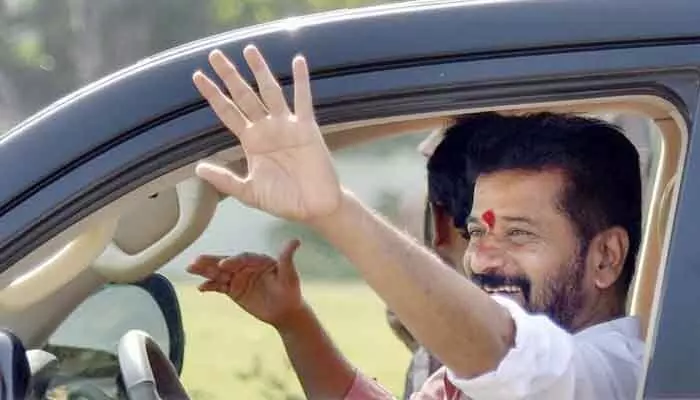 CM Revanth: కాసేపట్లో హస్తినకు సీఎం రేవంత్ రెడ్డి.. అసలు విషయం ఇదే! CM Revanth: కాసేపట్లో హస్తినకు సీఎం రేవంత్ రెడ్డి.. అసలు విషయం ఇదే!