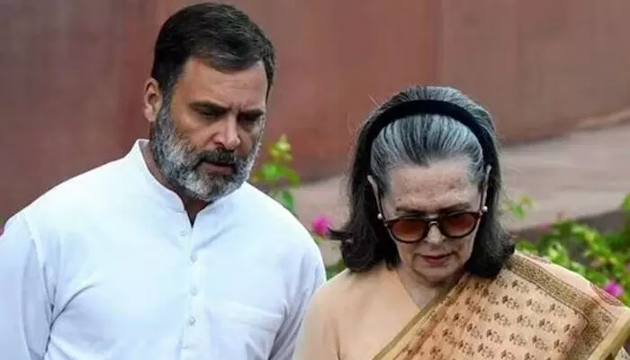 National Herald Case: నేషనల్ హెరాల్డ్ కేసులో సోనియా గాంధీ, రాహుల్కు ఢిల్లీ కోర్టు నోటీసులు National Herald Case: నేషనల్ హెరాల్డ్ కేసులో సోనియా గాంధీ, రాహుల్కు ఢిల్లీ కోర్టు నోటీసులు
