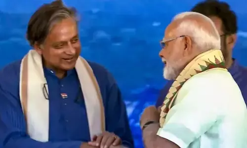 Modi: నాపక్కనే శశిథరూర్.. చాలా మంది నిద్రాభంగం కలిగించబోతోంది.. ప్రతిపక్షాలపై మోడీ విసుర్లు
