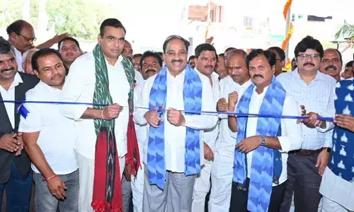 రైతన్న, నేతన్న ప్రభుత్వానికి రెండు కళ్ళు : మంత్రి తుమ్మల