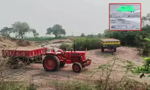 లైట్ లేని ట్రాక్టర్ వాహనాల్లో ఇసుక అక్రమ రవాణా