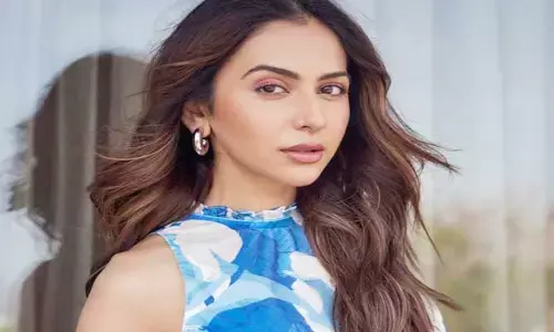 నెట్టింట వైరలవుతోన్న రకుల్ ప్రీత్ సింగ్ పోస్ట్.. రంగుల కథలో ఎరుపు నాటకమంటూ క్యాప్షన్ జోడించి?