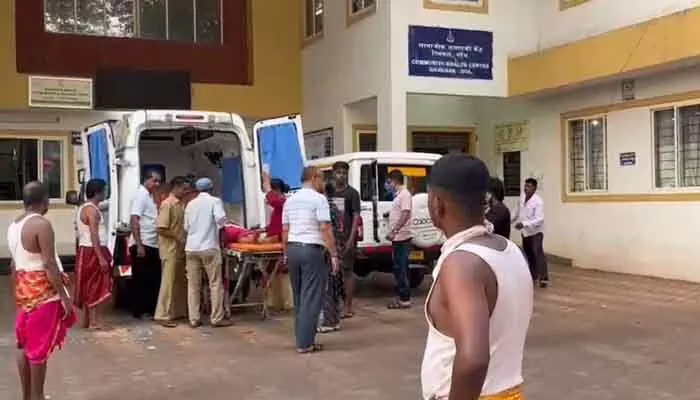 Tragedy: ఆలయంలో భారీ తొక్కిసలాట.. అక్కడికక్కడే ఆరుగురు దుర్మరణం Tragedy: ఆలయంలో భారీ తొక్కిసలాట.. అక్కడికక్కడే ఆరుగురు దుర్మరణం