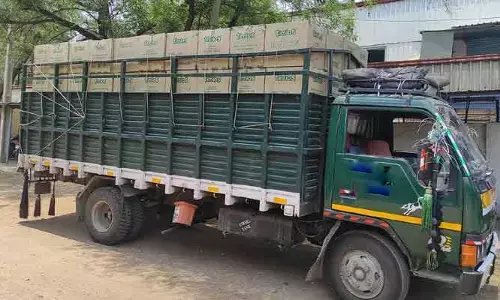 క్యాబేజీ మూటల మాటున స్మగ్లింగ్.. పోలీసులు చెక్ చేయడంతో..!