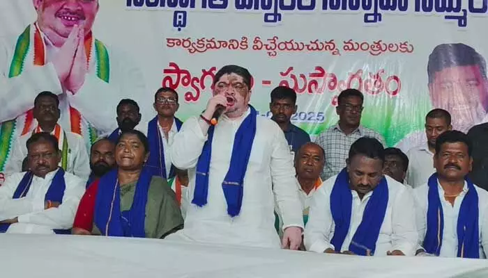 రాహుల్ గాంధీ పోరాటంతోనే మోదీ కులగణ ప్రకటన చేశారు : మంత్రి పొన్నం రాహుల్ గాంధీ పోరాటంతోనే మోదీ కులగణ ప్రకటన చేశారు : మంత్రి పొన్నం