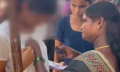 నీట్ రూల్స్ ఇంత దారుణమా? విద్యార్థిని డ్రెస్ బటన్స్ కత్తిరించి!