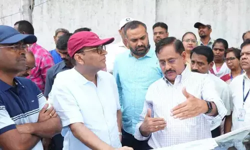 పాతబస్తీలో మెట్రో రైల్ విస్తరణ పనులను పరిశీలించిన  సీఎస్ కె.రామకృష్ణారావు