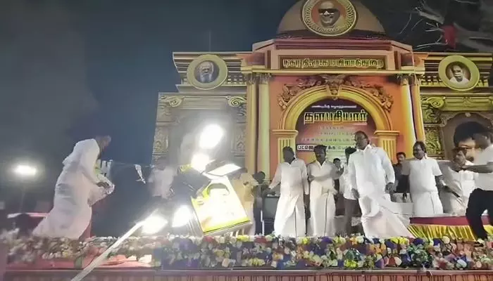 డీఎంకే ఎంపీ ఏ. రాజాకు తప్పిన ఘోర ప్రమాదం డీఎంకే ఎంపీ ఏ. రాజాకు తప్పిన ఘోర ప్రమాదం