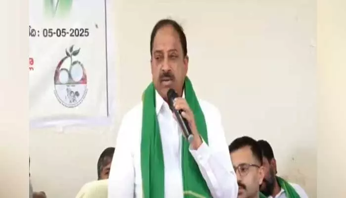 Thummala: ఆ పంట సాగుతో కలెక్టర్ల కంటే రైతులకే ఎక్కువ ఆదాయం.. మంత్రి తుమ్మల సంచలన వ్యాఖ్యలు Thummala: ఆ పంట సాగుతో కలెక్టర్ల కంటే రైతులకే ఎక్కువ ఆదాయం.. మంత్రి తుమ్మల సంచలన వ్యాఖ్యలు