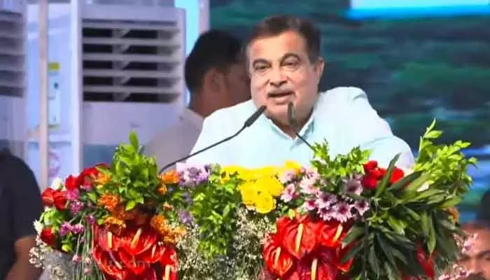 తెలంగాణ అభివృద్ధికి కేంద్రం పూర్తిగా కట్టుబడి ఉంది : Nitin Gadkari తెలంగాణ అభివృద్ధికి కేంద్రం పూర్తిగా కట్టుబడి ఉంది : Nitin Gadkari