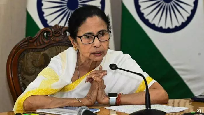 Mamata Banerjee: పహెల్గాం ఉగ్రదాడి.. కేంద్రం తీరుపై దీదీ విమర్శలు Mamata Banerjee: పహెల్గాం ఉగ్రదాడి.. కేంద్రం తీరుపై దీదీ విమర్శలు