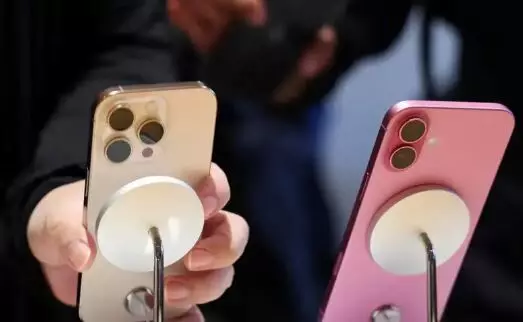 Smartphones: మూడు నెలల్లో 25 శాతం పెరిగిన ఐఫోన్ సరఫరా Smartphones: మూడు నెలల్లో 25 శాతం పెరిగిన ఐఫోన్ సరఫరా