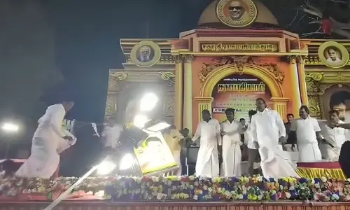 డీఎంకే ఎంపీ ఏ. రాజాకు తప్పిన ఘోర ప్రమాదం