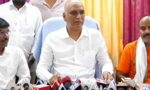 పత్తి కొనుగోళ్లలో రూ.3 వేల కోట్ల అవినీతికి పాల్పడ్డారు -హరీష్ రావు