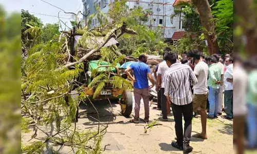AP News : వైజాగ్ లో ఊహించని ప్రమాదం.. మహిళ స్పాట్ డెడ్.. వీడియో వైరల్