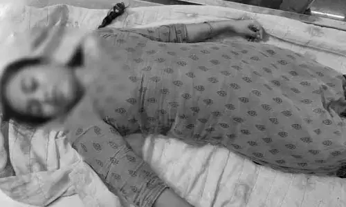 మానసిక స్థితి బాగాలేక వివాహిత ఆత్మహత్య.