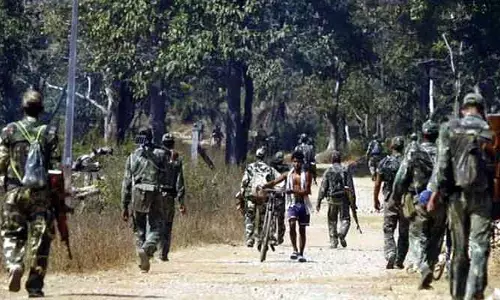 కర్రిగుట్టలకు బుల్లెట్‌లు కాదు.. రాజ్యాంగాన్ని పంపండి!