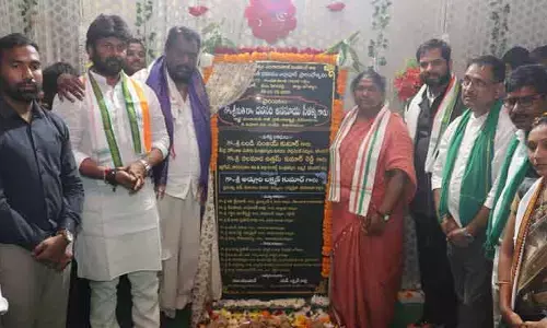 కాంగ్రెస్ అంటేనే బడుగు బలహీన వర్గాల పార్టీ : మంత్రి సీతక్క