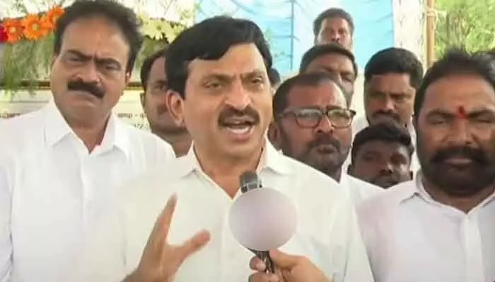 రేవంత్ వ్యాఖ్యలపై విపక్షాలు గరం.. మంత్రి పొంగులేటి స్ట్రాంగ్ కౌంటర్ రేవంత్ వ్యాఖ్యలపై విపక్షాలు గరం.. మంత్రి పొంగులేటి స్ట్రాంగ్ కౌంటర్