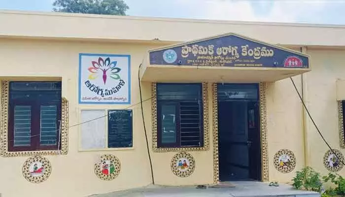 ఫార్మసిస్ట్ రౌడీ ఇజం.. తోటి ఉద్యోగిపై దాడి ఫార్మసిస్ట్ రౌడీ ఇజం.. తోటి ఉద్యోగిపై దాడి