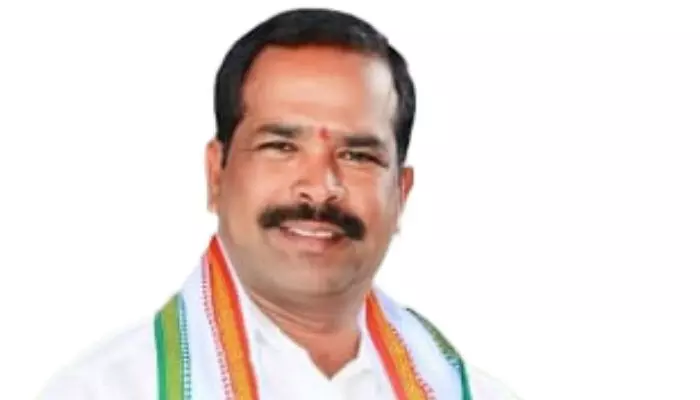 పురుమళ్ల శ్రీనివాస్పై వేటు..కాంగ్రెస్ పార్టీ నుంచి సస్పెండ్ పురుమళ్ల శ్రీనివాస్పై వేటు..కాంగ్రెస్ పార్టీ నుంచి సస్పెండ్