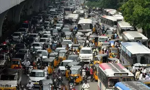 Hyderabad : ఓల్డ్ మలక్‌పేట్ వద్ద పొంగిన మురుగు నీరు.. 10 గంటలకు పైగా కొనసాగుతున్న భారీ ట్రాఫిక్ జామ్