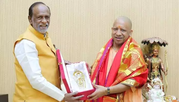 తెలుగు భక్తులకు అక్కడ ప్రత్యేక వసతులు కల్పించండి.. యుపీ సీఎంను కోరిన ఎంపీ లక్ష్మణ్ తెలుగు భక్తులకు అక్కడ ప్రత్యేక వసతులు కల్పించండి.. యుపీ సీఎంను కోరిన ఎంపీ లక్ష్మణ్