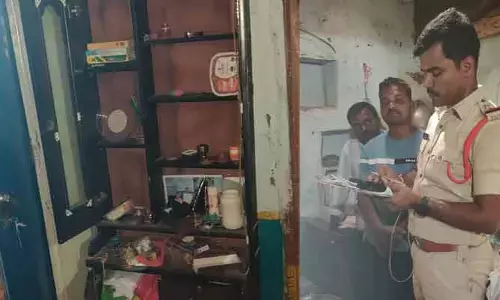చిన్న పోతంగల్ గ్రామంలో రెండు ఇండ్లలో చోరీ